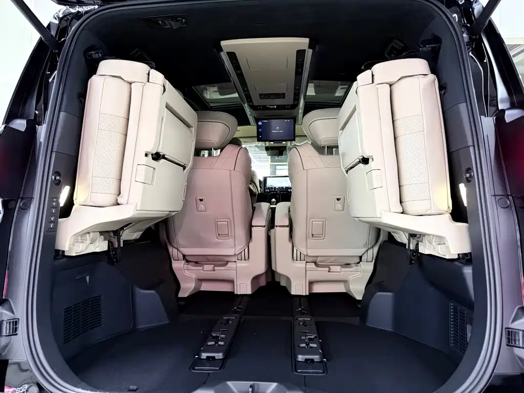 Toyota Alphard — фото 15