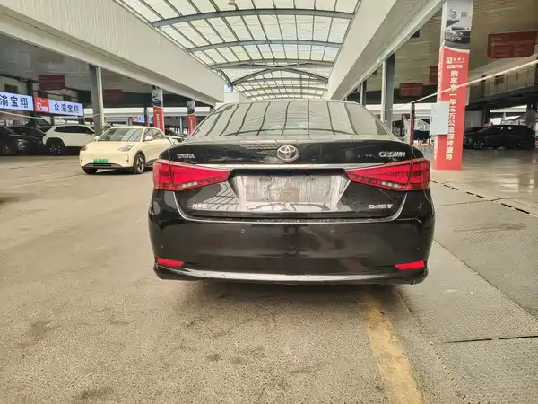 Toyota Crown 2016