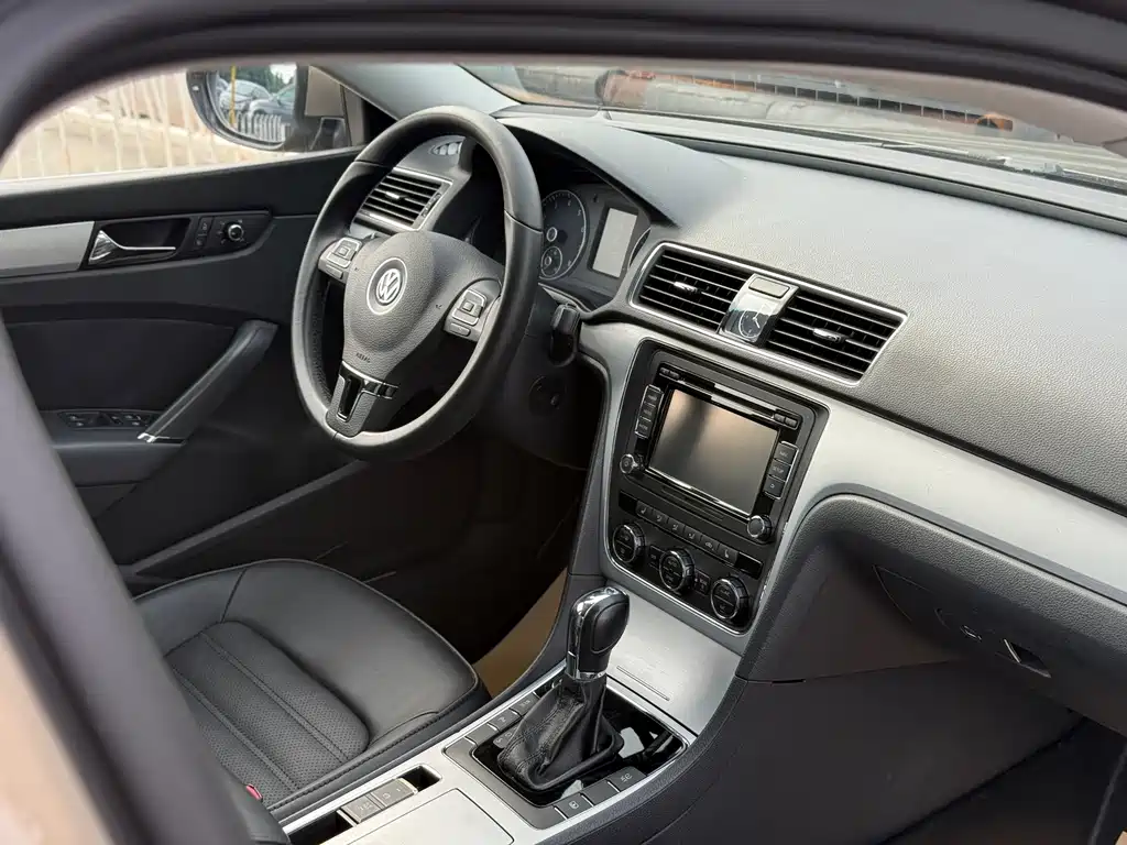 Volkswagen Passat 2015 — фото 14