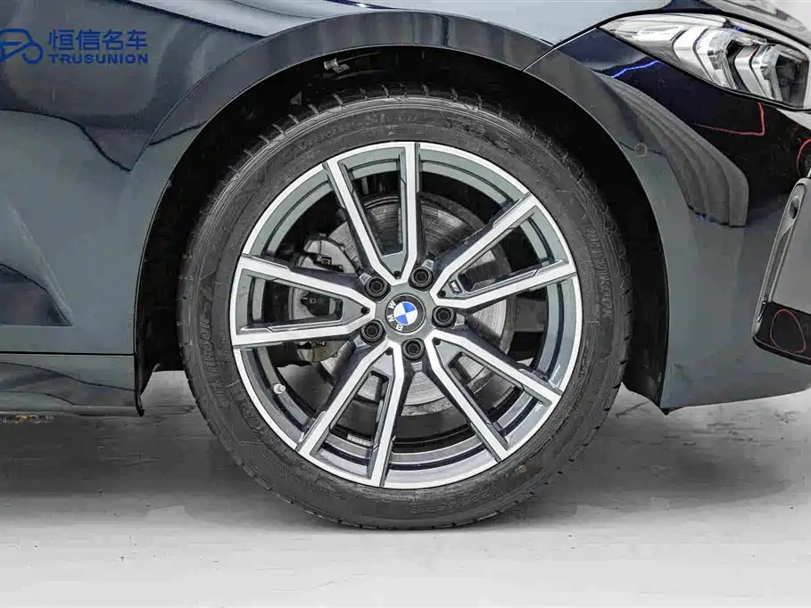 BMW 3 Series 2025 — фото 11