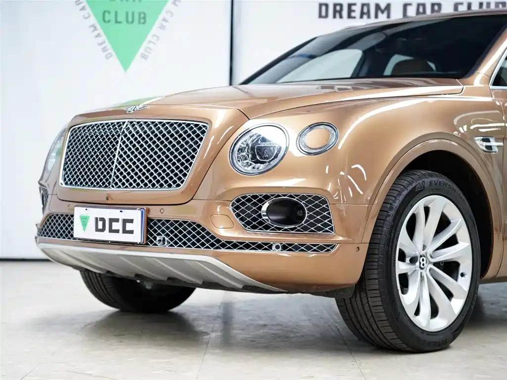 Bentley Bentayga 2017 — фото 13