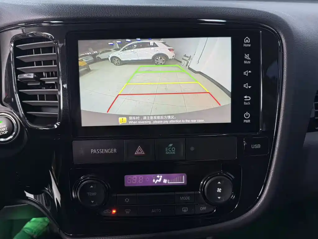 Mitsubishi Outlander 2022 — фото 14