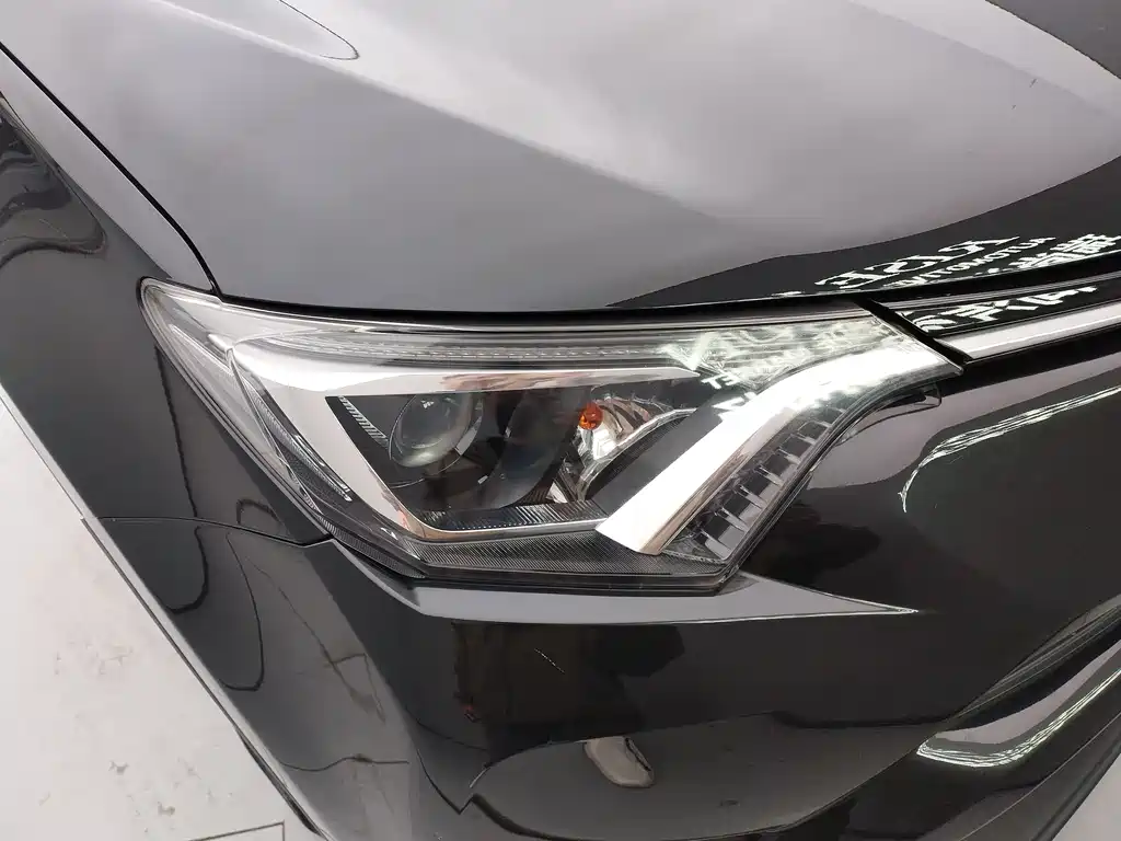 Toyota RAV4 2017 — фото 20