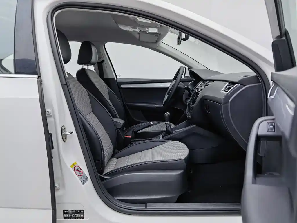 Skoda Octavia 2017 — фото 23