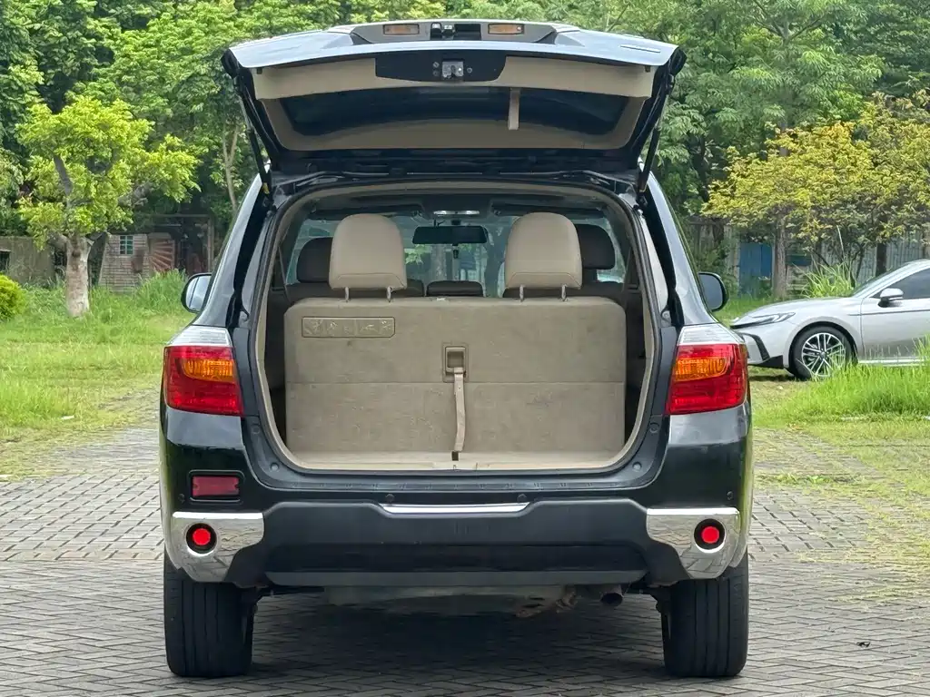 Toyota Highlander 2010 — фото 13