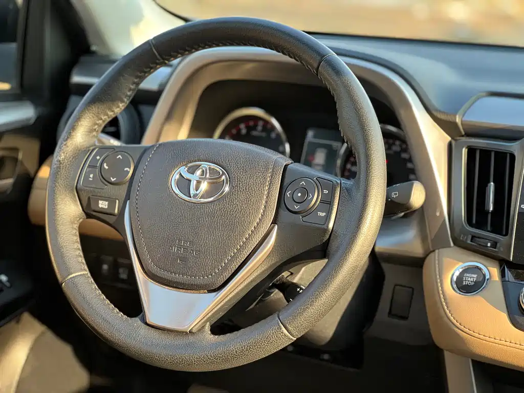 Toyota RAV4 2017 — фото 14