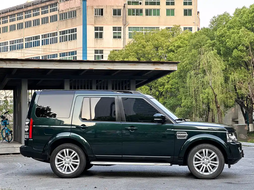 Land Rover Discovery 2015 — фото 8