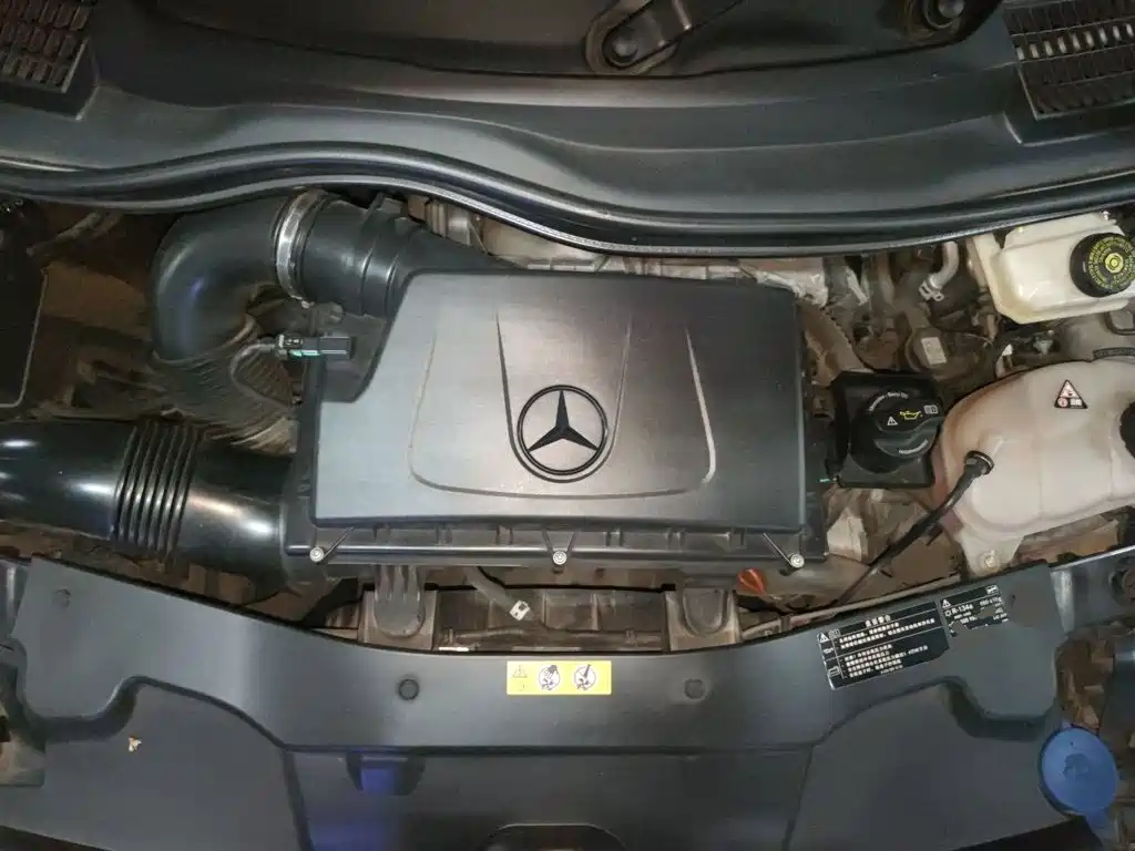 Mercedes-Benz V-Class 2018 — фото 21