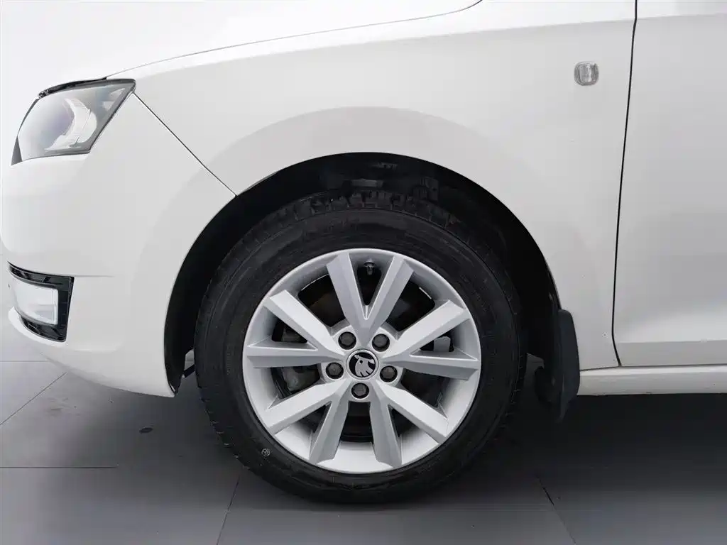 Skoda Rapid 2018 — фото 17