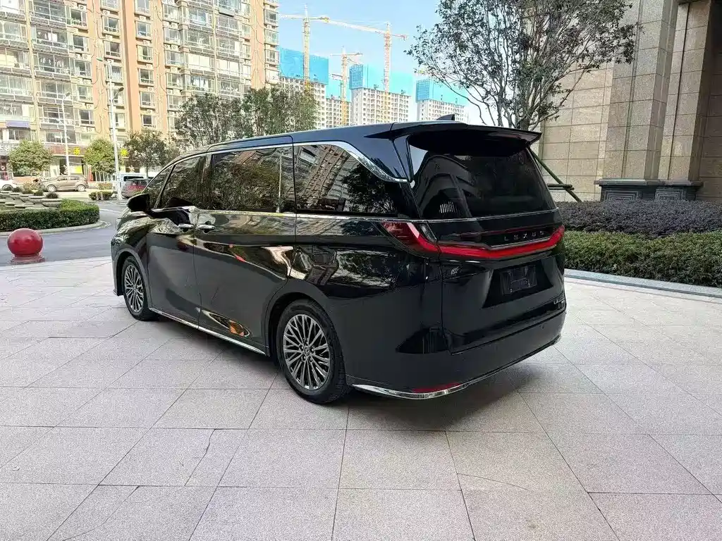 Lexus LM 2023 — фото 15