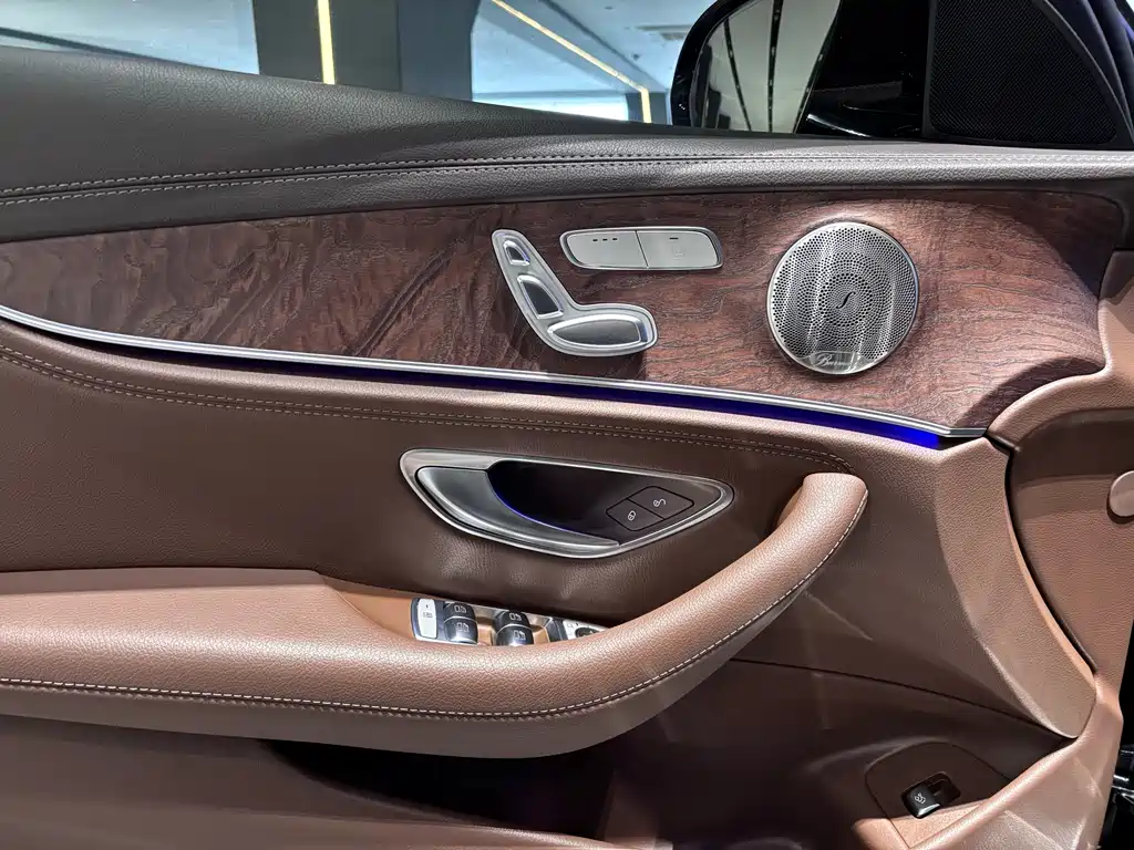 Mercedes-Benz E-Class 2022 — фото 18