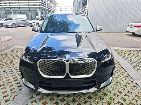 BMW iX1 2024