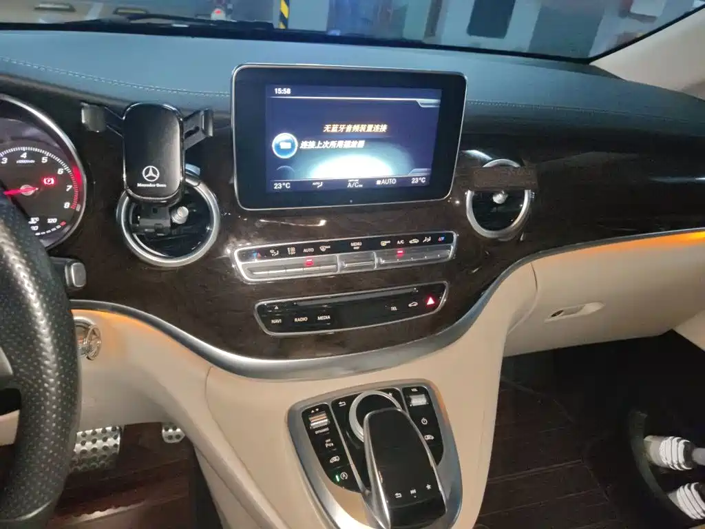 Mercedes-Benz V-Class 2018 — фото 14