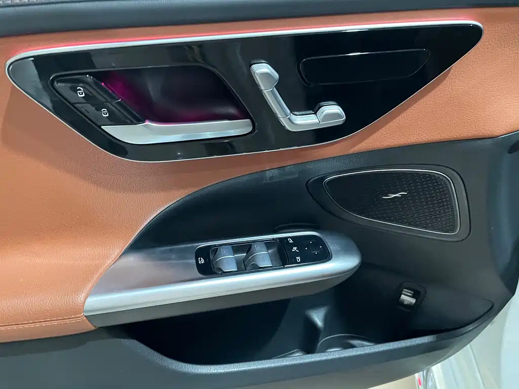 Mercedes-Benz C-Class 2023 — фото 14