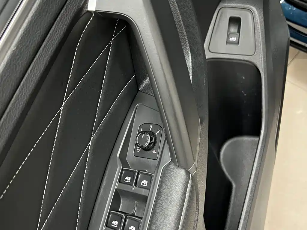 Volkswagen Tiguan L 2022 — фото 15