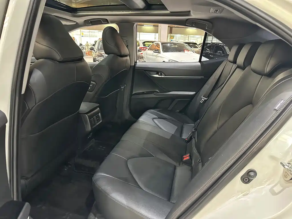 Toyota Camry 2020 — фото 10