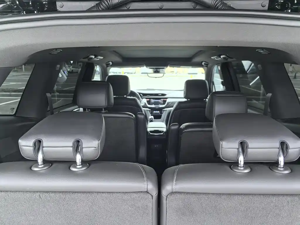 Cadillac XT6 2023 — фото 18