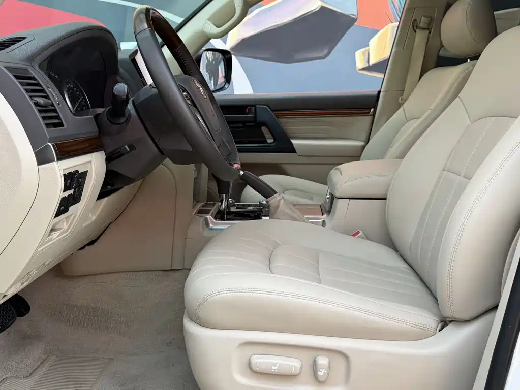 Toyota Land Cruiser 2018 — фото 10