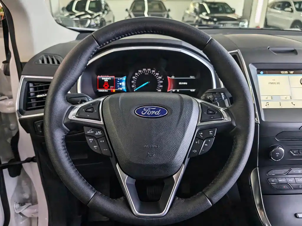 Ford Edge 2019 — фото 16