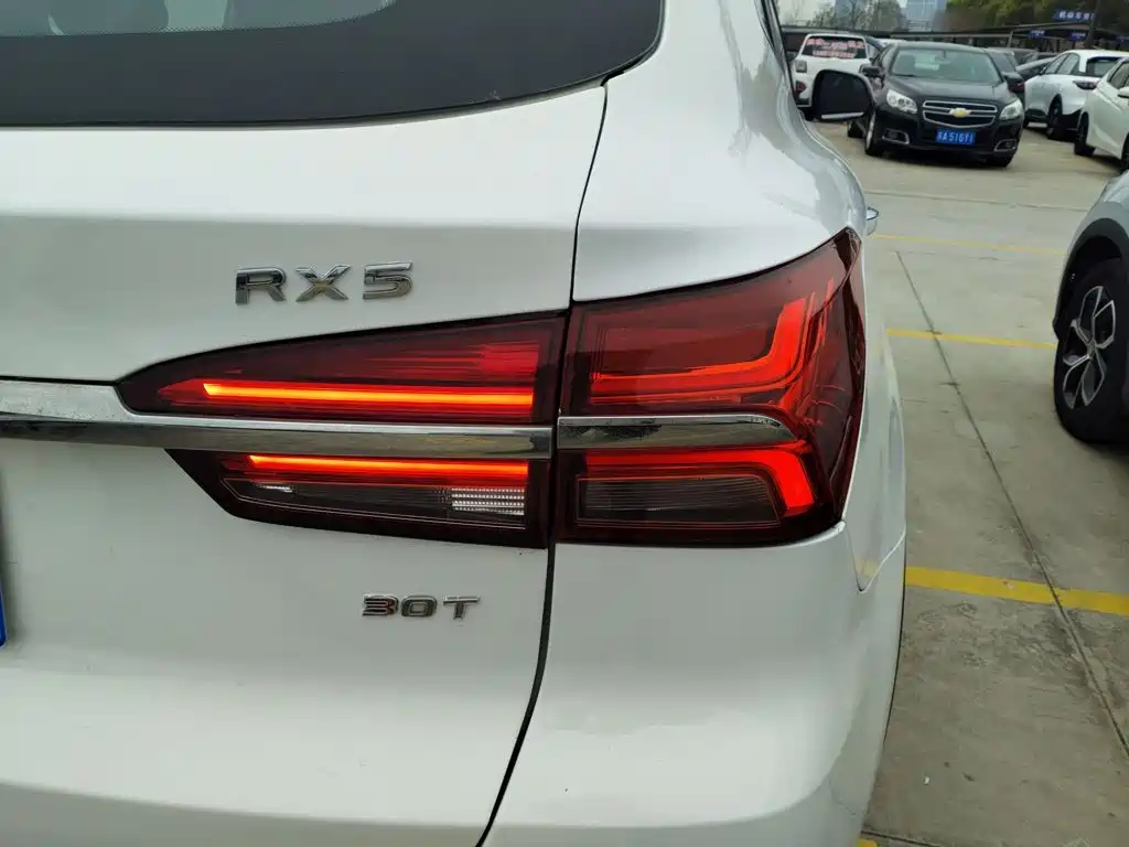 Roewe RX5 2018 — фото 19