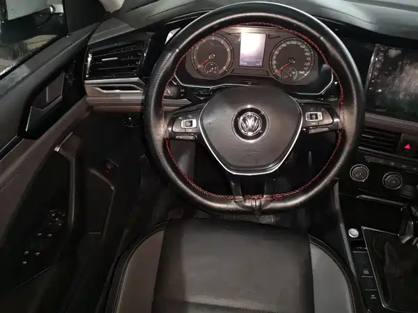 Volkswagen Sagitar 2020