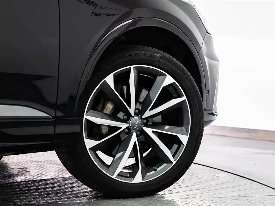 Audi Q7 2020 — фото 20
