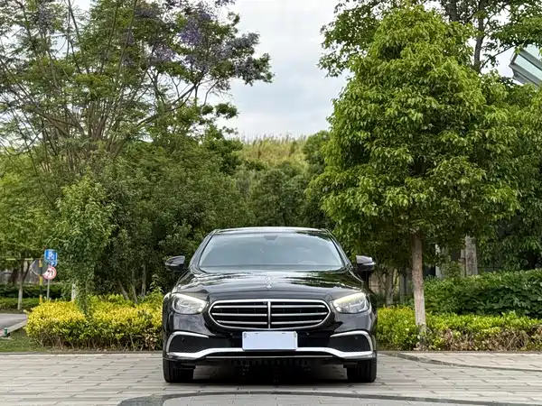 Mercedes-Benz E-Class 2022