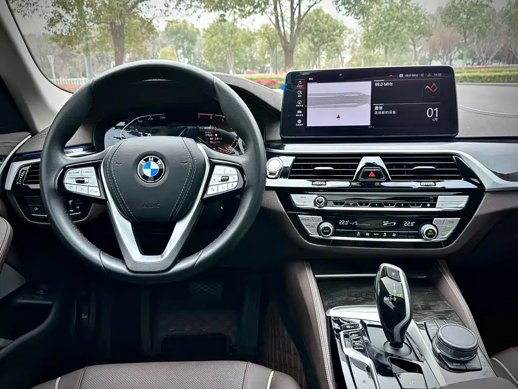 BMW 5 Series 2021 — фото 17