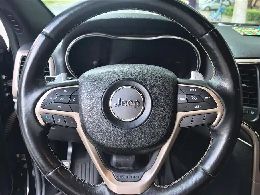 Jeep Grand Cherokee 2018 — фото 15