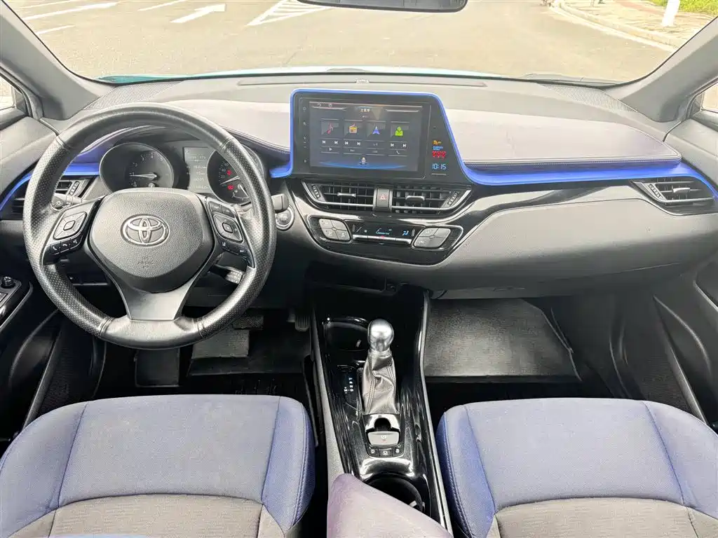 Toyota C-HR 2019 — фото 6