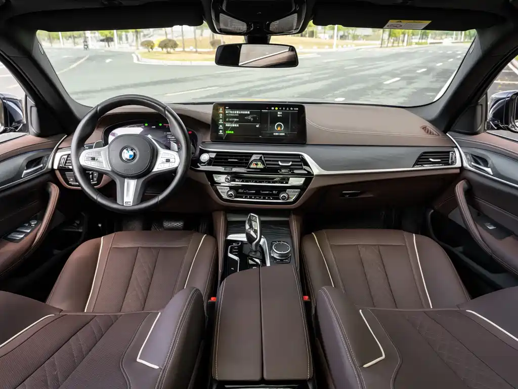 BMW 5 Series 2023 — фото 9