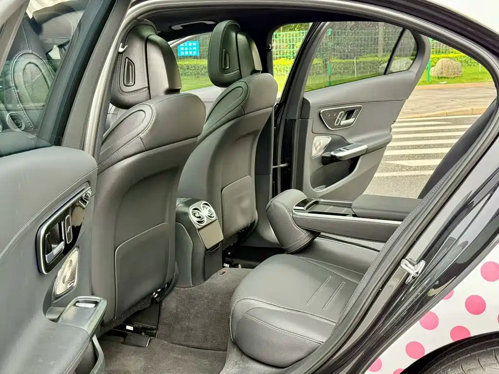 Mercedes-Benz C-Class 2023 — фото 8