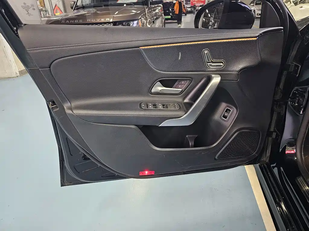 Mercedes-Benz A-Class 2022 — фото 11