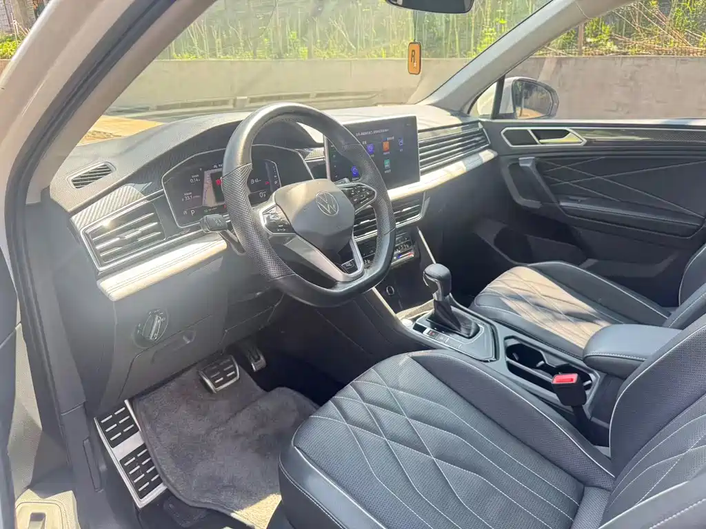 Volkswagen Tiguan L 2023 — фото 11