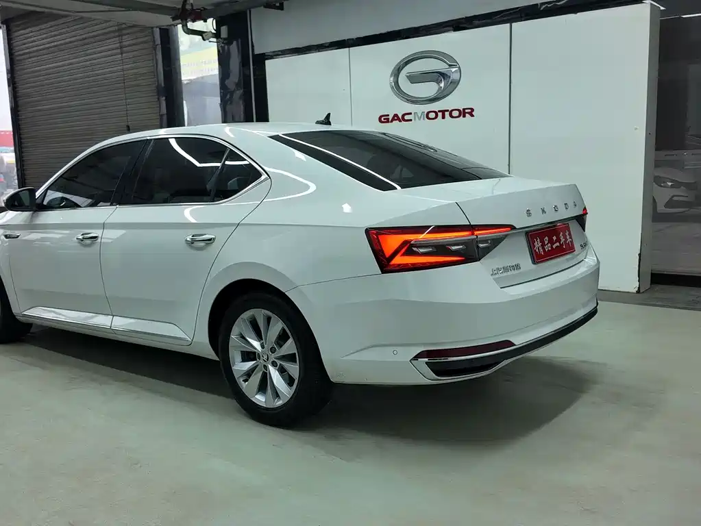 Skoda Superb 2022 — фото 8