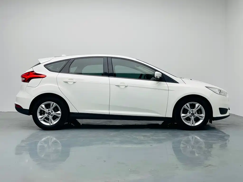 Ford Focus 2018 — фото 7