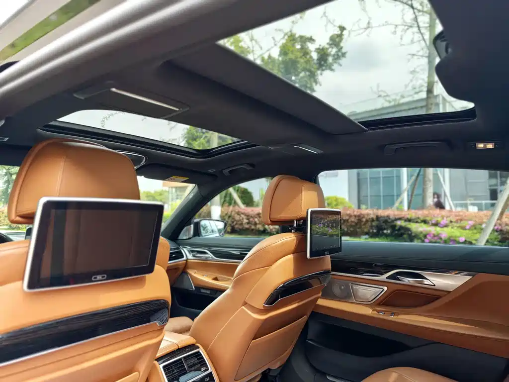 BMW 7 Series 2018 — фото 16