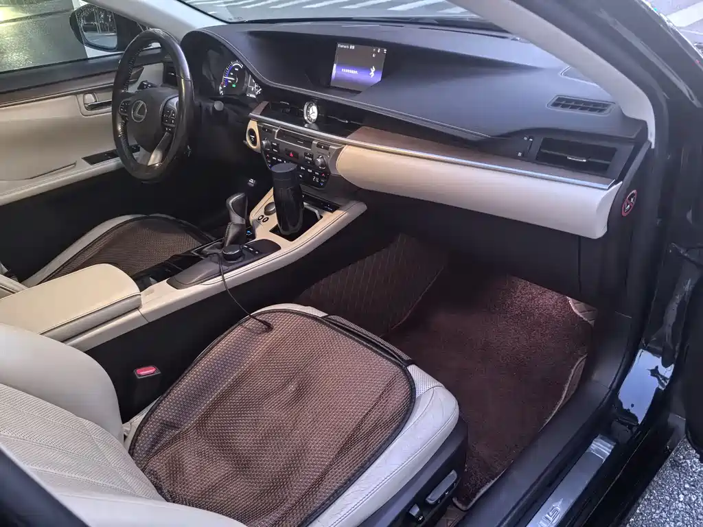 Lexus ES 2015 — фото 10