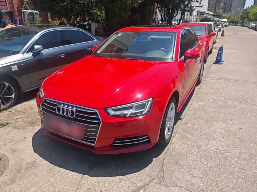 Audi A4L 2018 — фото 1
