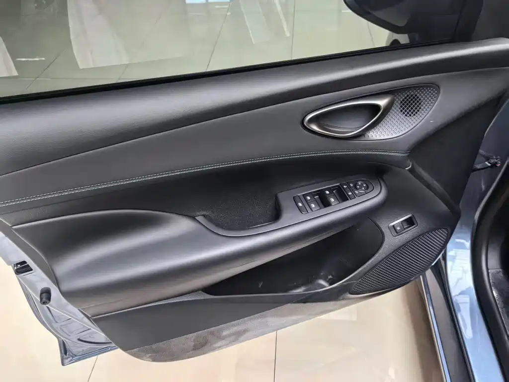 BYD Seal 05 DM-i 2025 — фото 16