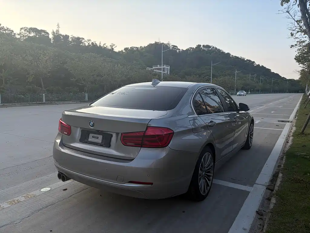 BMW 3 Series 2019 — фото 10