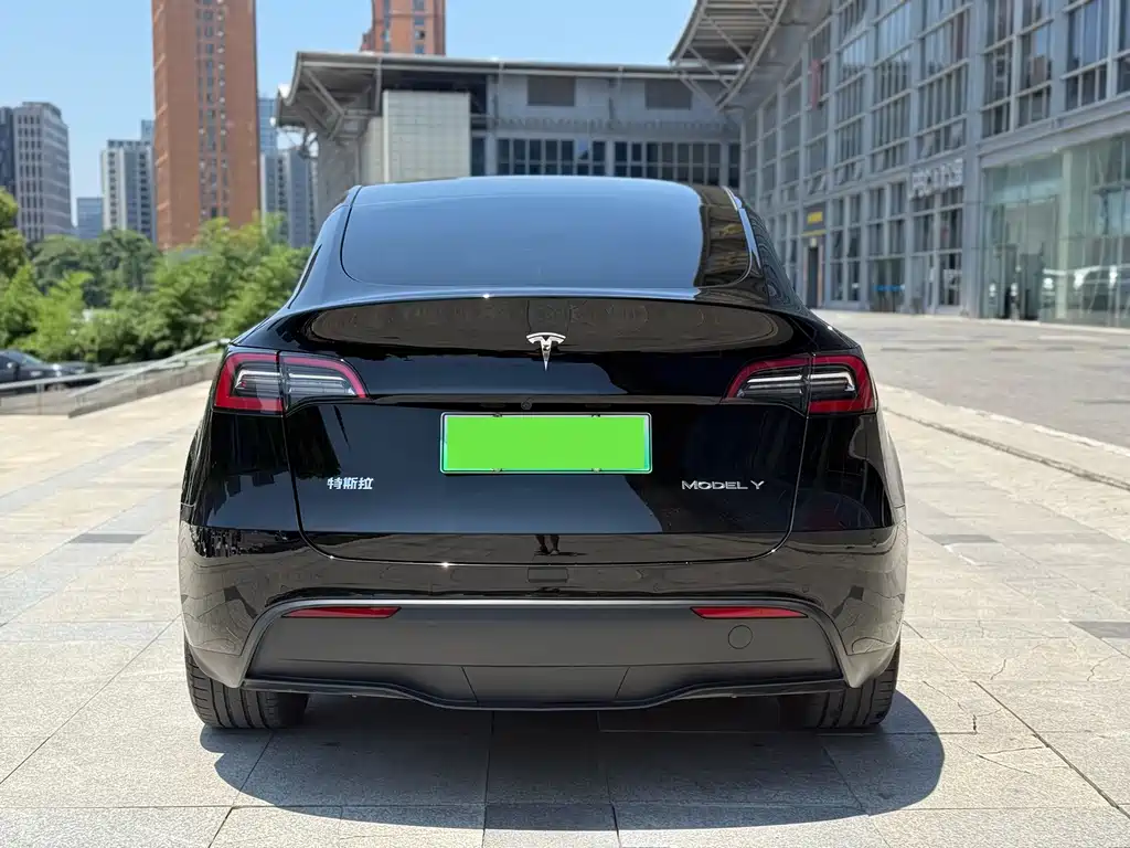 Tesla Model Y 2023 — фото 9