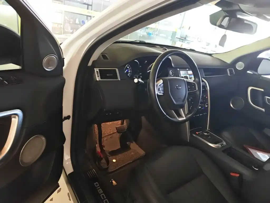 Land Rover Discovery Sport 2018 — фото 16