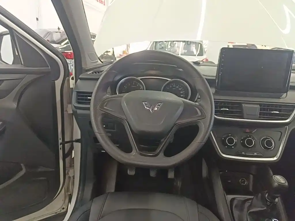 Wuling Hongguang S3 2019 — фото 11