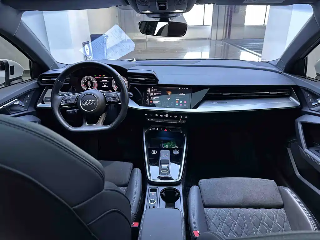 Audi A3 2023 — фото 19