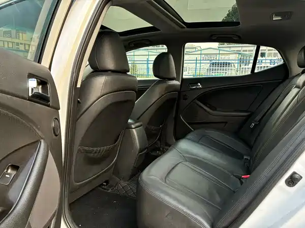 Kia K5 2011