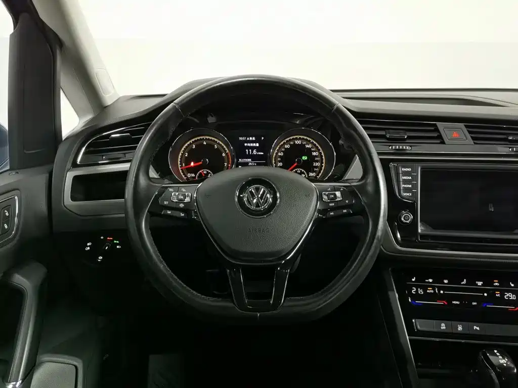 Volkswagen Touran 2021 — фото 11