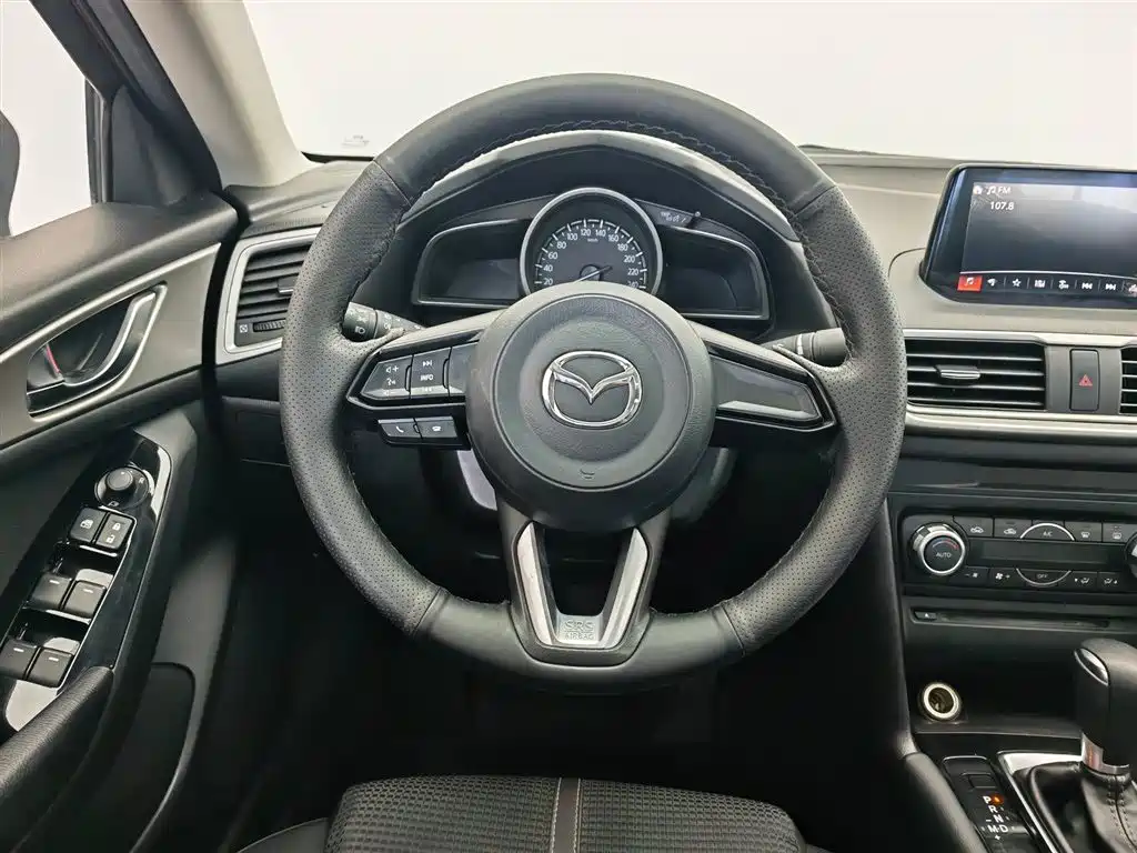 Mazda 3 Axela 2019 — фото 11
