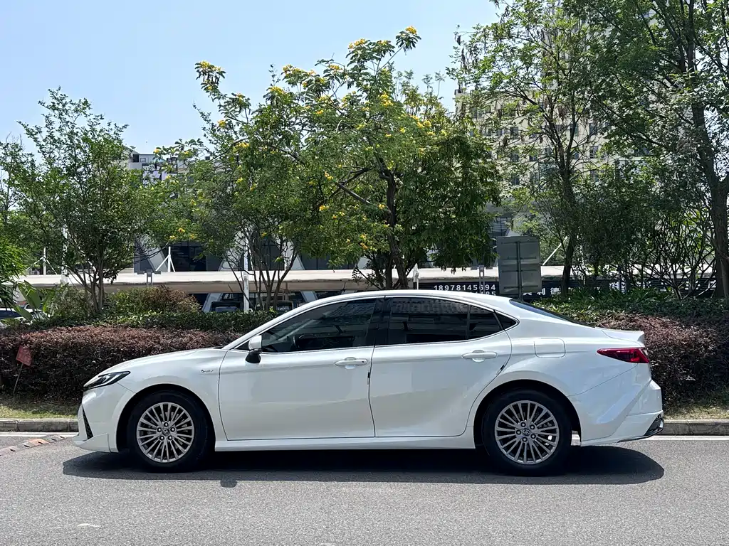 Toyota Camry 2025 — фото 11