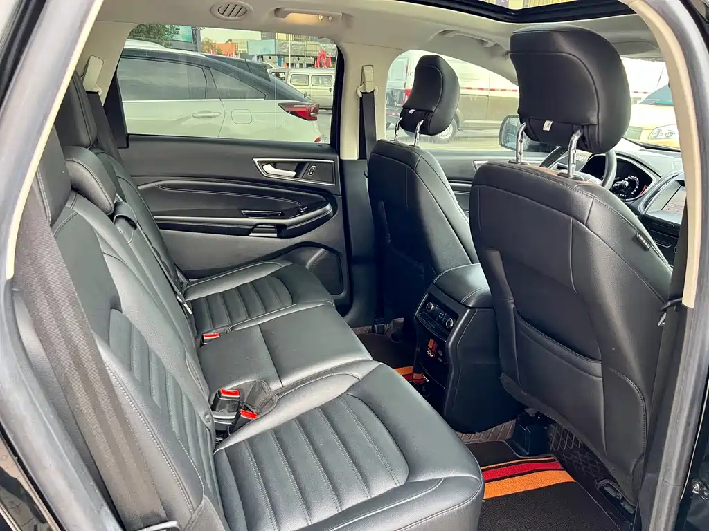 Ford Edge 2020 — фото 17